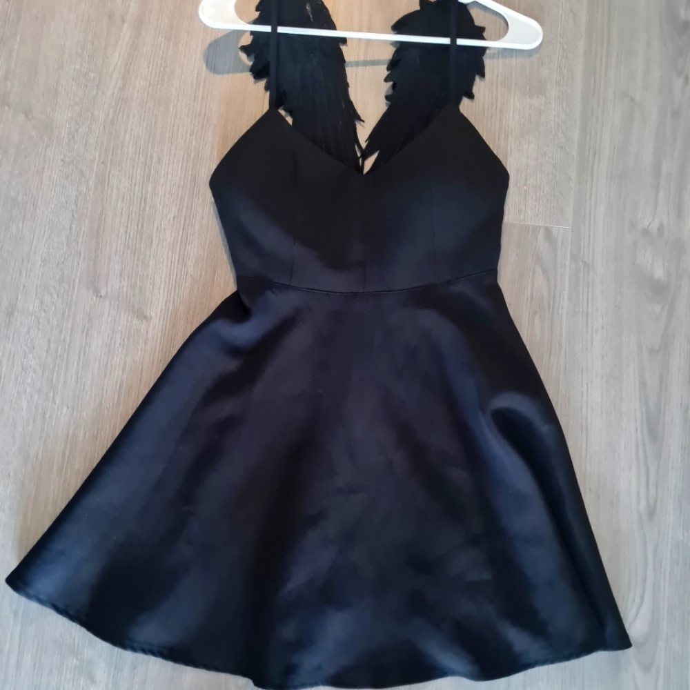 Short winged dress size small